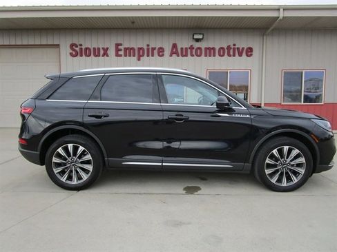 Used 2022 Lincoln Corsair Reserve w/ Equipment Group 201A image 2