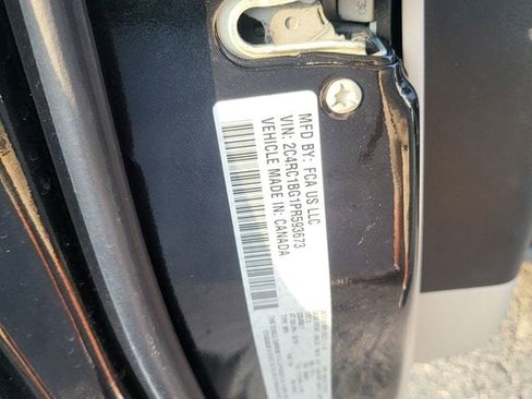Used 2023 Chrysler Pacifica Touring-L FWD image 7