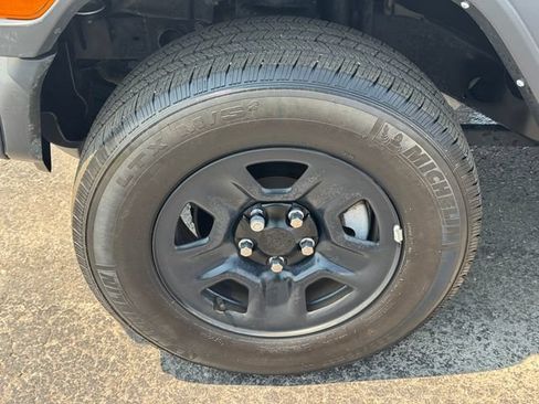 Certified 2022 Jeep Wrangler Sport AWD/4WD image 10