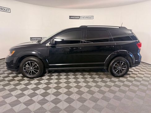 Used 2019 Dodge Journey SE w/ Connectivity Group FWD image 3