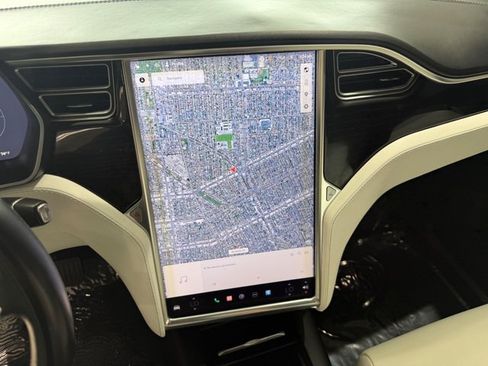 Used 2017 Tesla Model X 75D AWD/4WD image 16