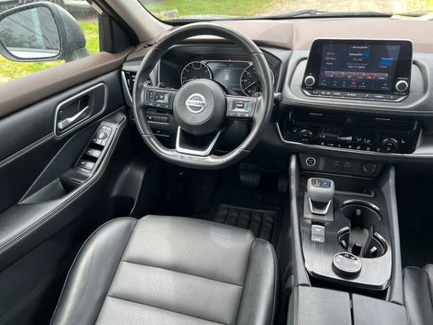 Certified 2021 Nissan Rogue SV w/ Premium Package image 11