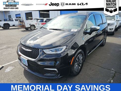 Used 2023 Chrysler Pacifica Limited w/ Uconnect Theater Family Group FWD image 1