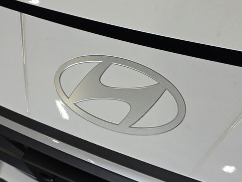 Used 2025 Hyundai Elantra Sport FWD image 30