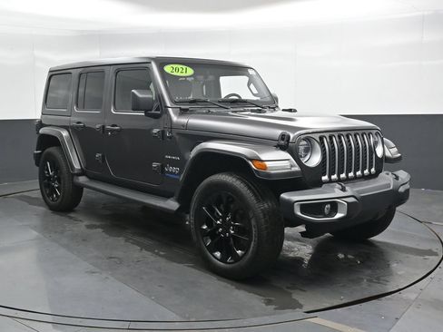 Used 2021 Jeep Wrangler Unlimited Sahara w/ Cold Weather Group AWD/4WD image 4