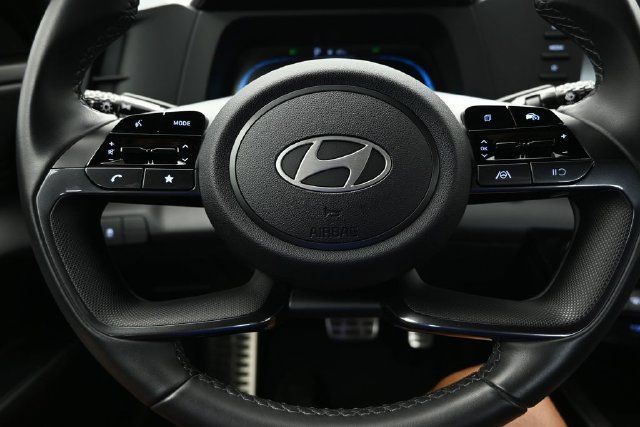 Used 2025 Hyundai Elantra Sport FWD image 22
