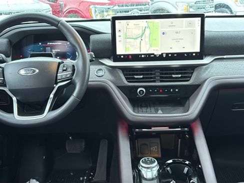 Used 2025 Ford Explorer Platinum w/ Ultimate Package image 6