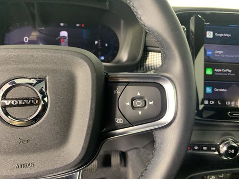 Used 2024 Volvo XC40 B5 Plus AWD/4WD image 18