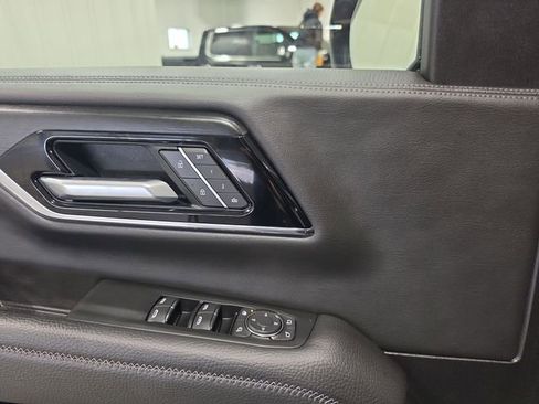 Used 2025 GMC Yukon XL Denali AWD/4WD image 19