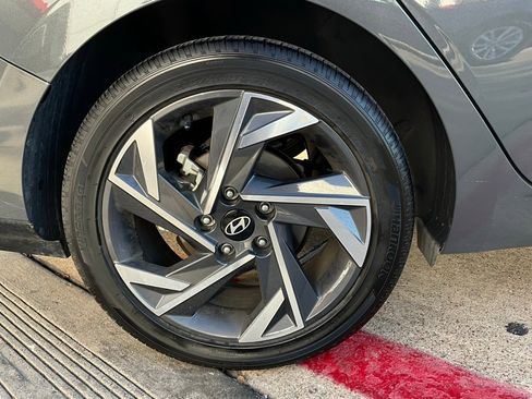 Used 2025 Hyundai Elantra SEL image 9