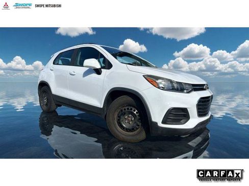 Used 2017 Chevrolet Trax LS image 1