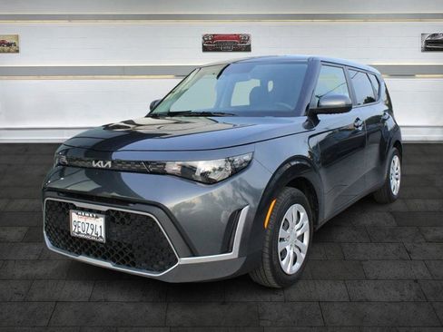 Used 2023 Kia Soul LX image 3