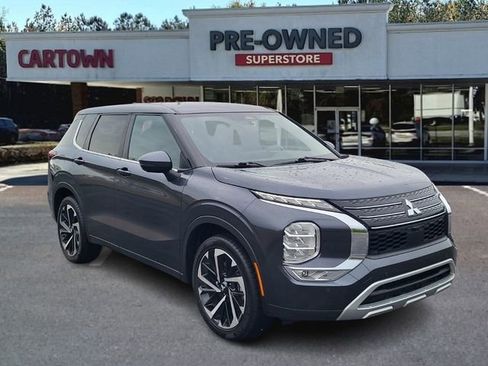 Used 2024 Mitsubishi Outlander SE image 1