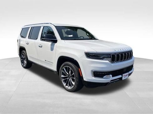 Used 2025 Jeep Wagoneer Series III w/ Premium Group I AWD/4WD image 5