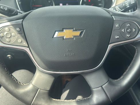 Used 2023 Chevrolet Traverse LT w/ LT Premium Package FWD image 12