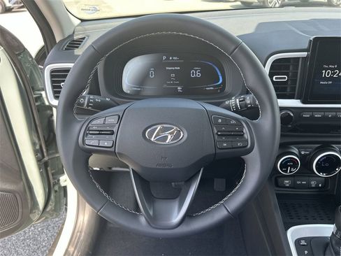 New 2025 Hyundai Venue Limited image 28