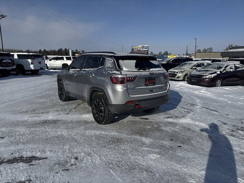 Used 2020 Jeep Compass Trailhawk AWD/4WD image 3