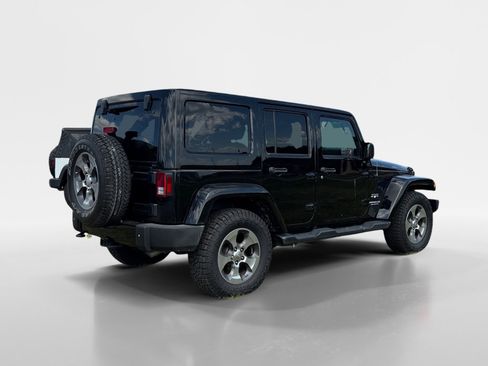 Used 2017 Jeep Wrangler Unlimited Sahara w/ Connectivity Group AWD/4WD image 6