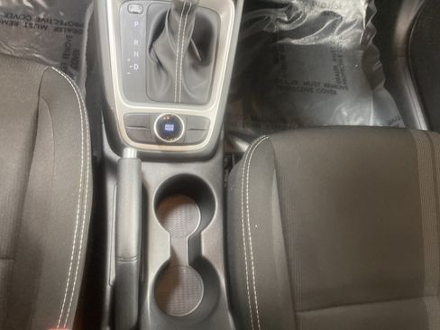 Used 2025 Hyundai Venue SEL FWD image 20