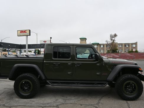 Used 2022 Jeep Gladiator Rubicon AWD/4WD image 4