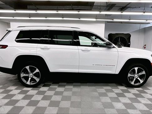 Used 2023 Jeep Grand Cherokee L Limited w/ Luxury Tech Group II AWD/4WD image 15