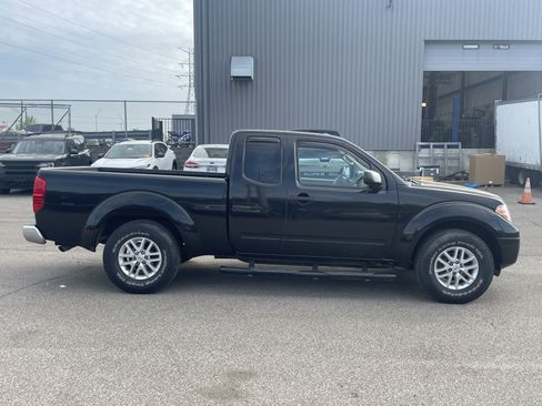 Used 2015 Nissan Frontier SV image 3
