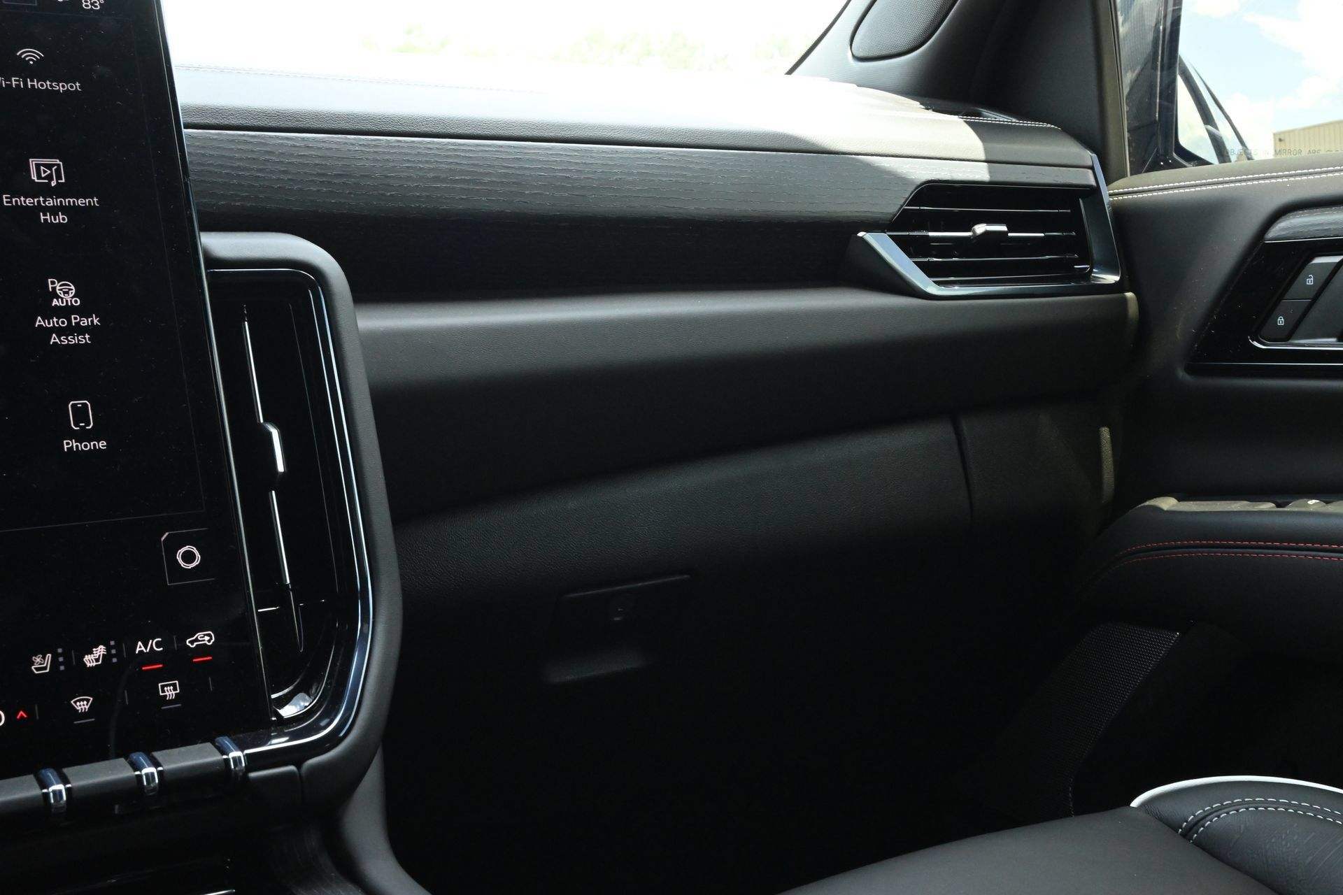Used 2026 GMC Yukon XL AT4 Ultimate AWD/4WD image 9