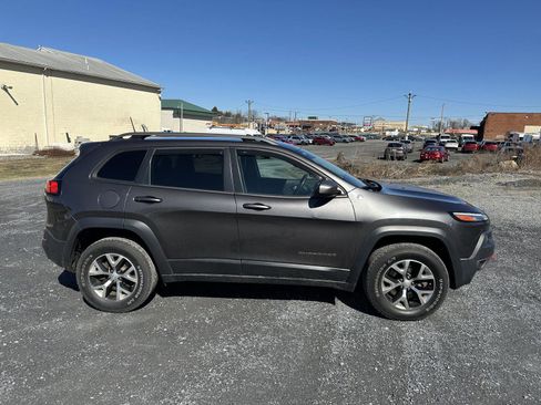 Used 2017 Jeep Cherokee Trailhawk image 8