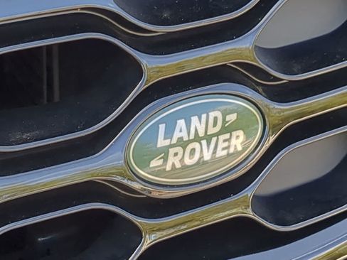 Used 2025 Land Rover Discovery Dynamic SE AWD/4WD image 12