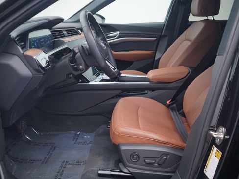 Used 2022 Audi e-tron Premium Plus w/ Premium Plus Package image 5