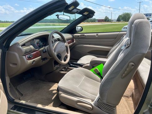 Used 2002 Chrysler Sebring LX image 8
