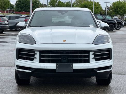 Used 2024 Porsche Cayenne image 9