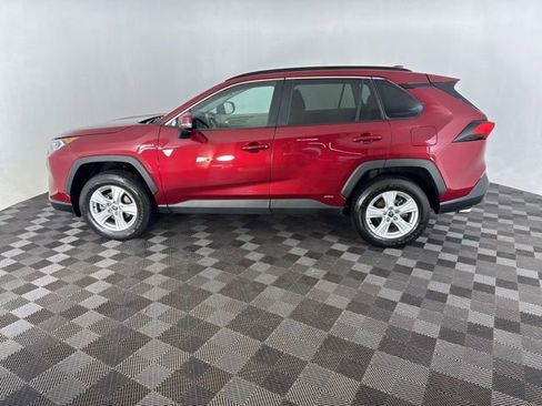 Used 2021 Toyota RAV4 XLE w/ XLE Grade Weather Package AWD/4WD image 8