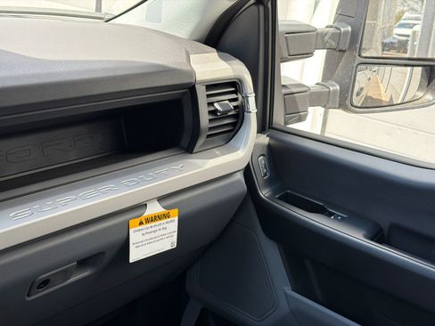 New 2026 Ford F250 XL w/ XL Chrome Package image 35