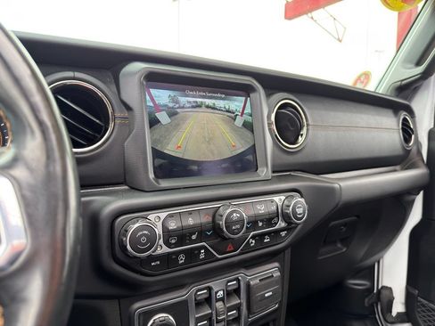 Used 2022 Jeep Wrangler Unlimited Sahara AWD/4WD image 22