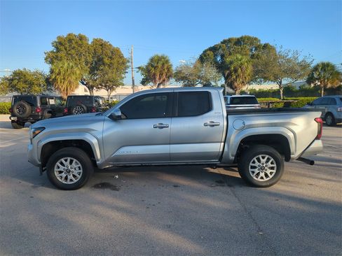 Used 2025 Toyota Tacoma SR5 image 9