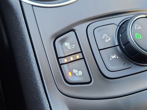 Used 2023 GMC Terrain SLE w/ Driver Convenience Package image 18