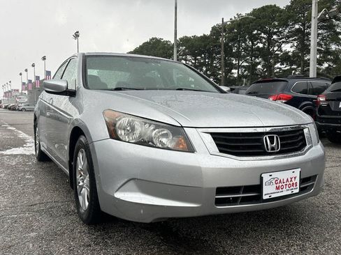 Used 2010 Honda Accord LX-P image 2