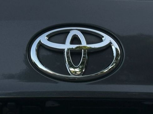 Used 2020 Toyota Highlander L FWD image 41