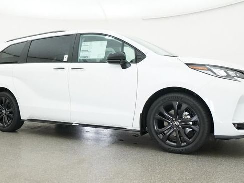 New 2026 Toyota Sienna XSE FWD image 28
