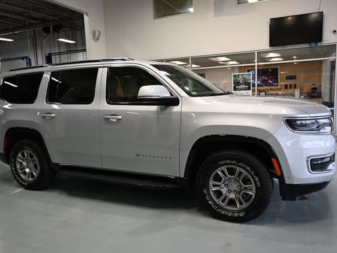 Used 2022 Jeep Wagoneer Series I AWD/4WD image 4