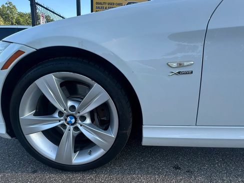 Used 2011 BMW 335i xDrive Sedan AWD/4WD image 9