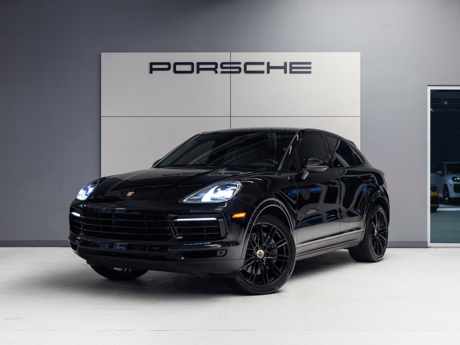 Certified 2023 Porsche Cayenne Coupe AWD/4WD image 1