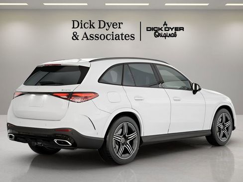 Used 2025 Mercedes-Benz GLC 300 4MATIC image 10