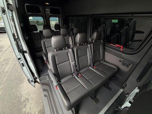 Used 2024 Mercedes-Benz Sprinter 2500 image 30