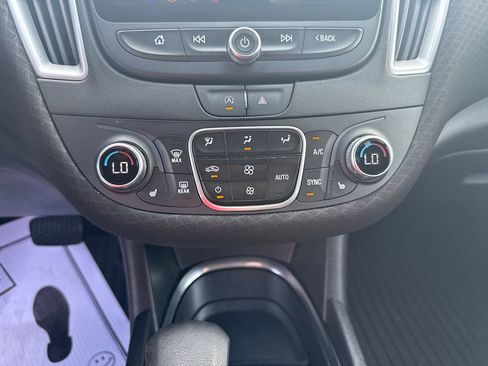 Used 2022 Chevrolet Malibu LT FWD image 28