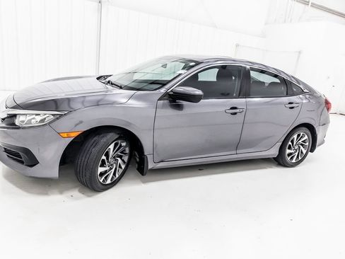 Used 2018 Honda Civic EX image 3