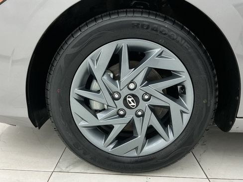 Used 2024 Hyundai Elantra Blue FWD image 45