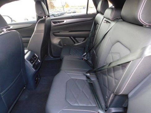 Used 2025 Volkswagen Atlas Cross Sport SE image 14