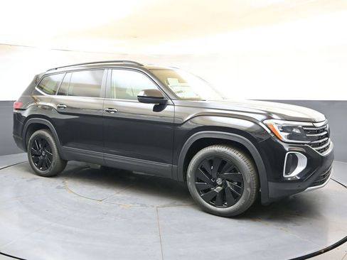 New 2026 Volkswagen Atlas SE w/ Black Wheel Package AWD/4WD image 7